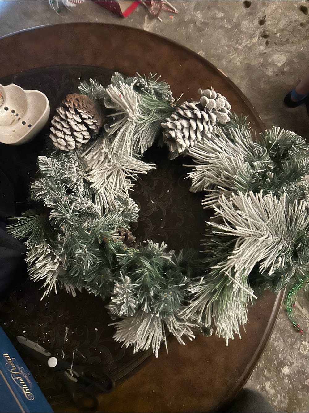 2 set Flocked Pinecone Holiday Wreath - Brand: - Picture 2 of 2